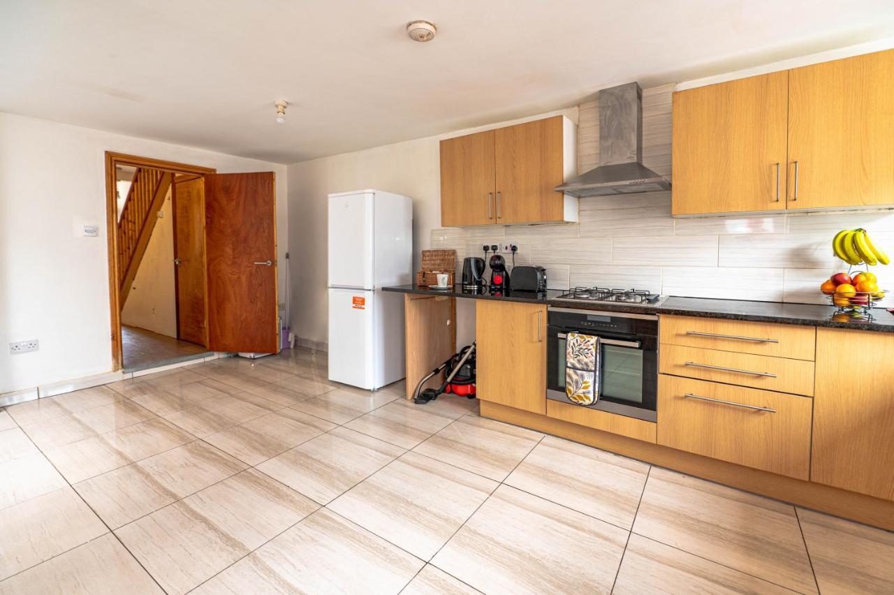 Beautiful 4 Bedrooms House, 7 Walk To Train Station Plumstead  Exterior foto